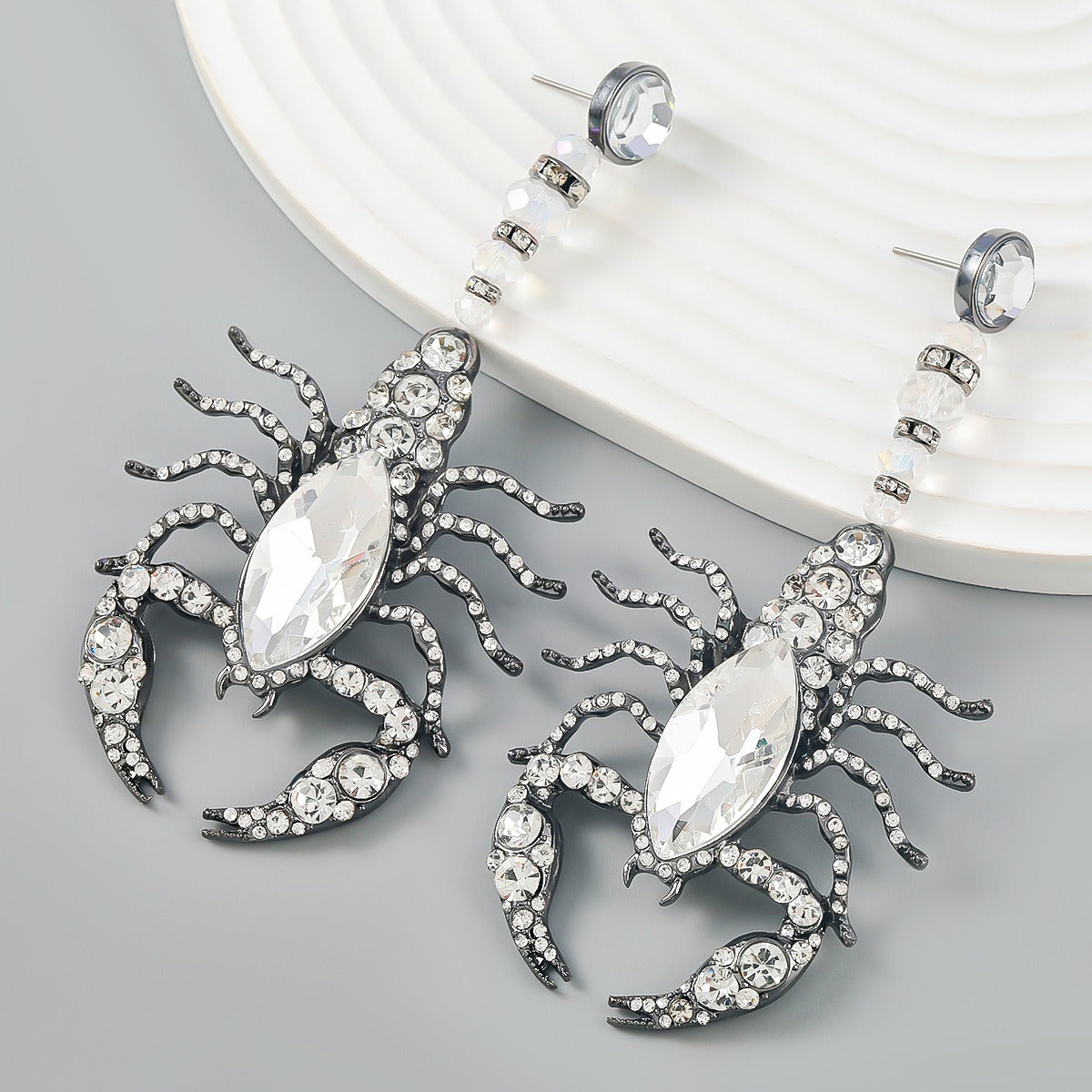 Ins Style Exaggerated Alloy Studded Scorpion Earrings Women Retro Hip Hop Earrings New