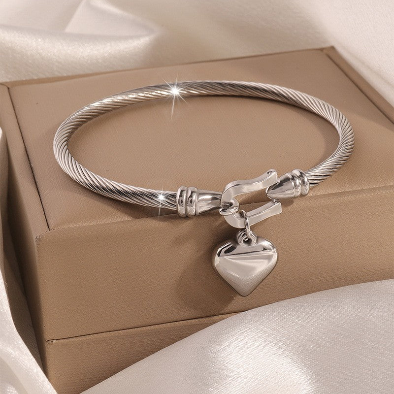 Titan Steel Bracelet Elegant Horsehoof Hook Heart Charm Bangle Non-Tarnish Electroplated Stainless Steel Jewelry
