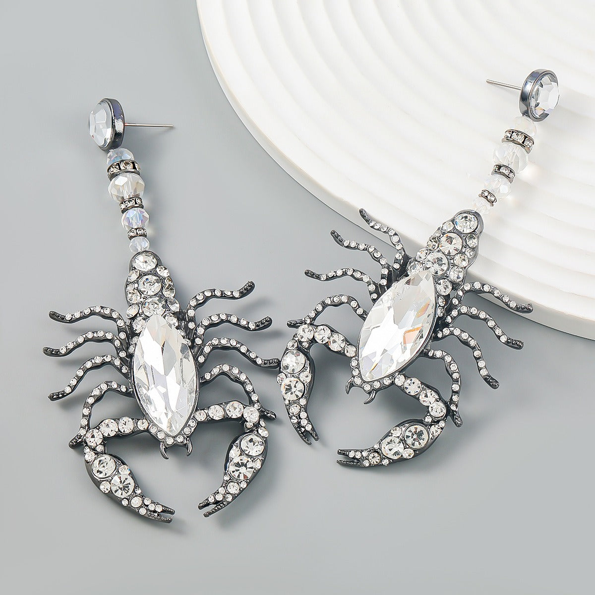 Ins Style Exaggerated Alloy Studded Scorpion Earrings Women Retro Hip Hop Earrings New
